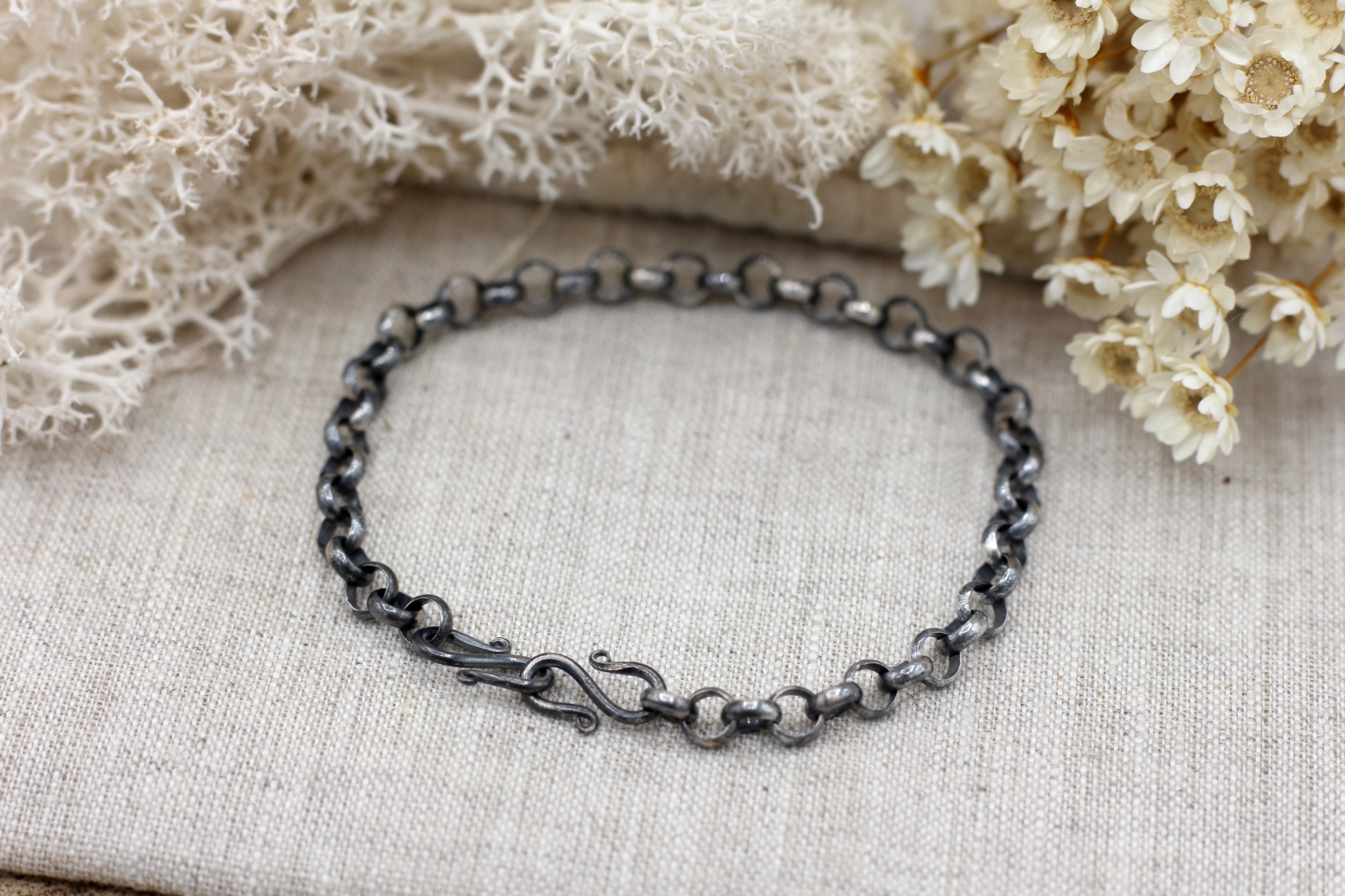 Handgemachtes Armband aus Sterlingsilber (oxidiert)