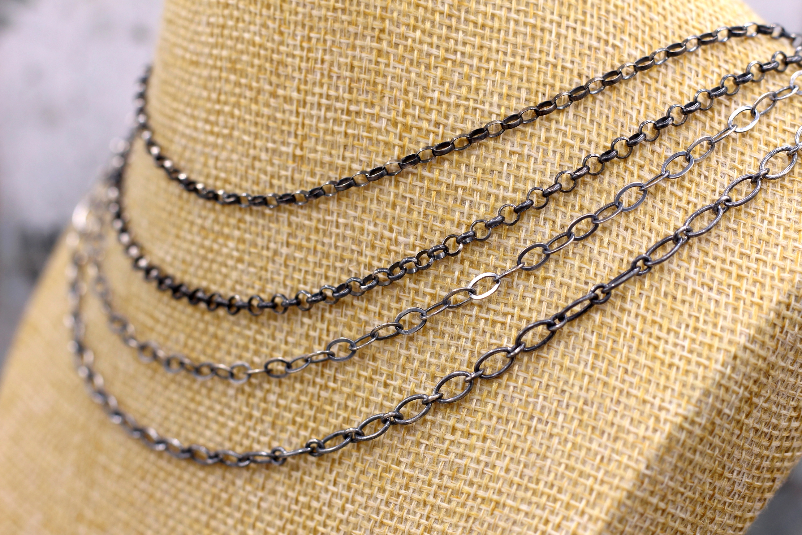 Handgemachte Halsketten aus Sterlingsilber (oxidiert)